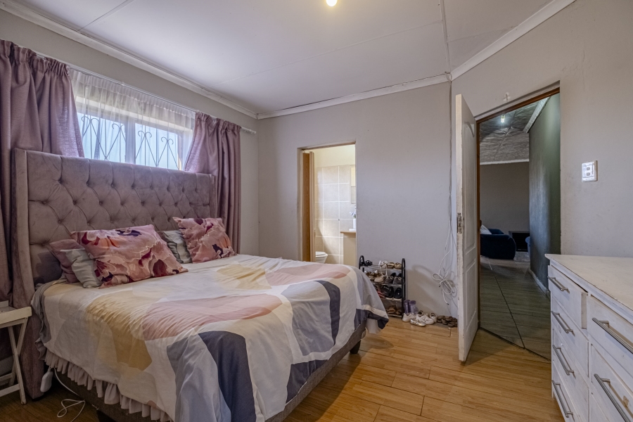 3 Bedroom Property for Sale in Overbaakens Eastern Cape